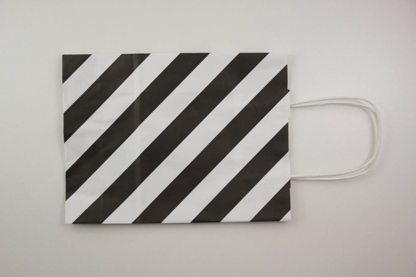 papieren tas-paperbag-goodiebag-stripes-