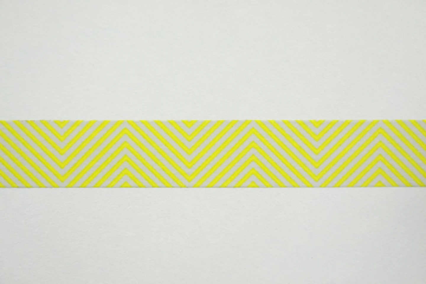 Washitape-lichtgrijs-geel-zigzag-2.
