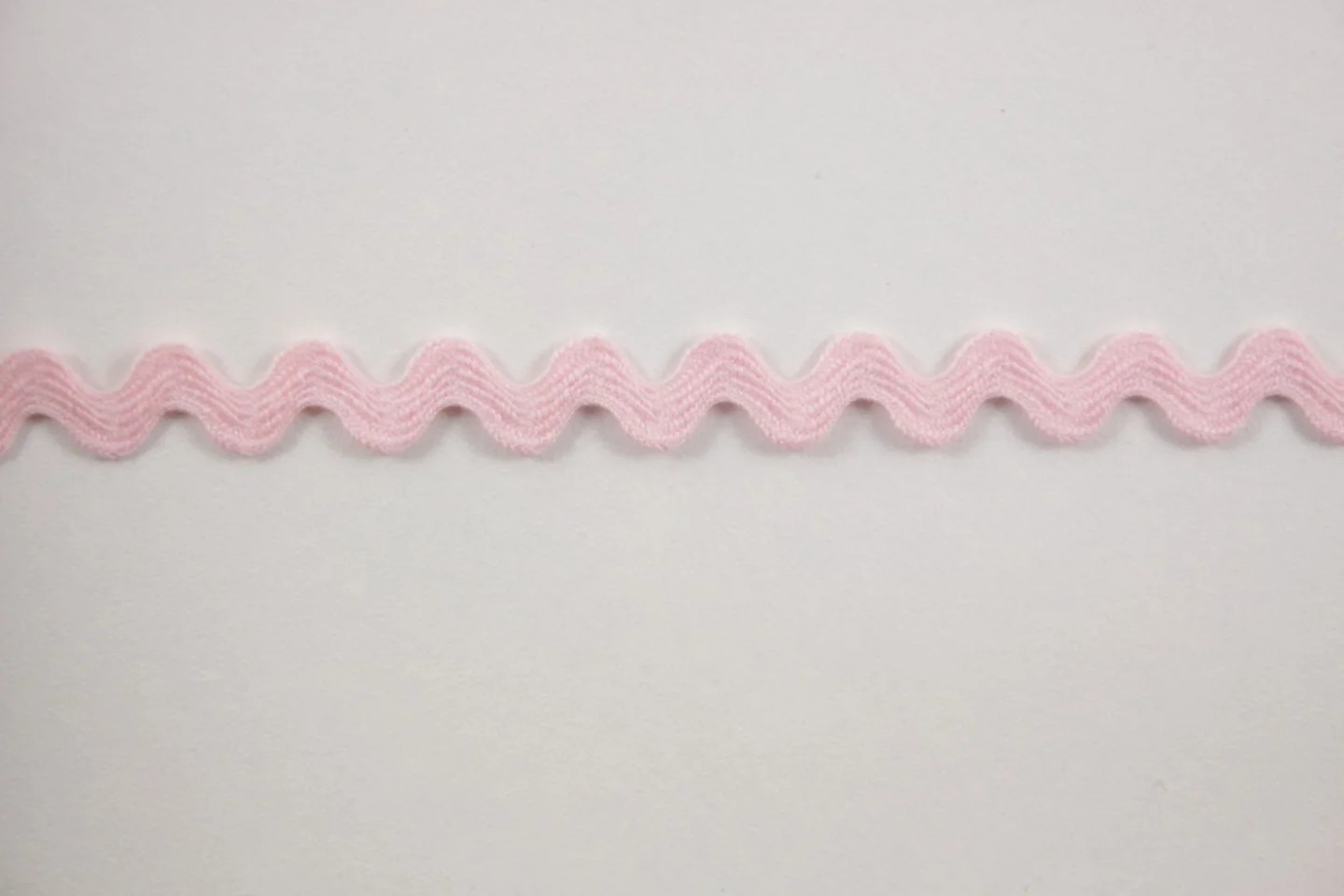 Licht roze zigzagband-9 mm.