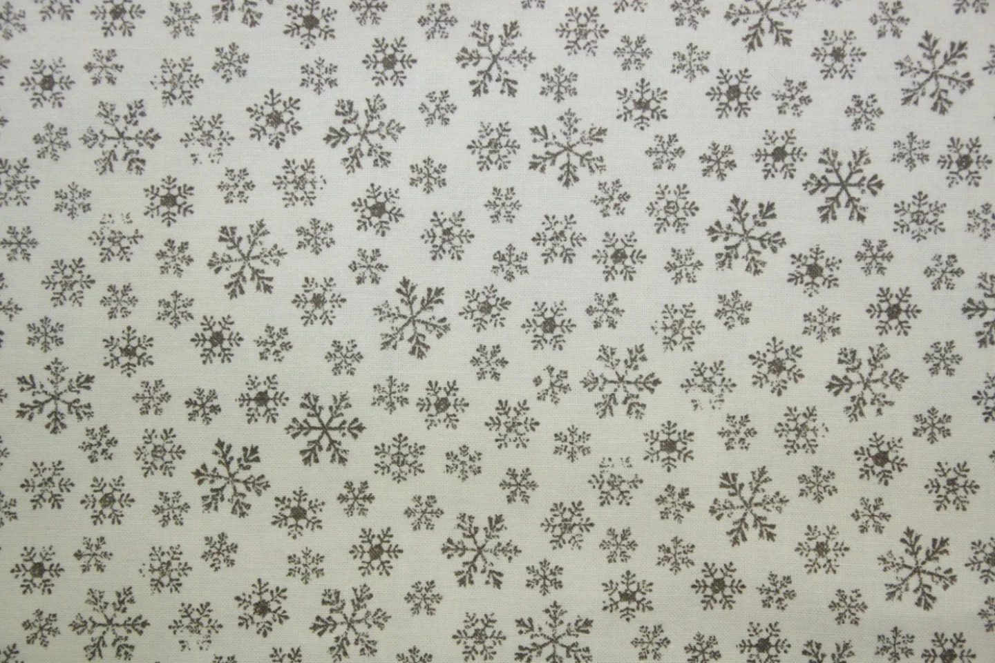 quiltstof-ecru-taupekleurige sneeuwvlokk.