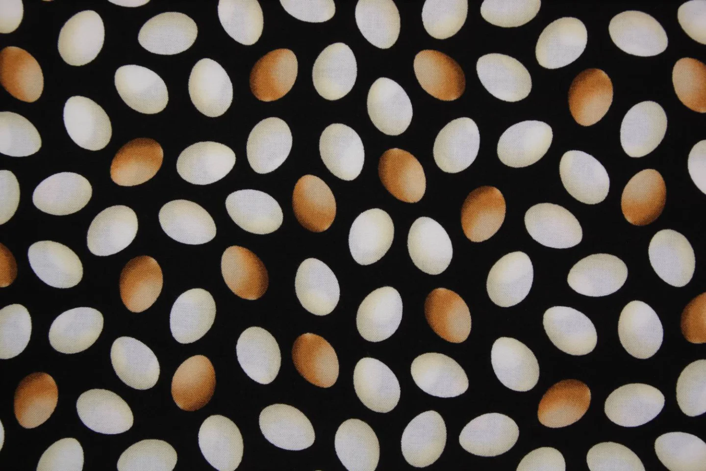 quiltstof-zwart-witte en bruine eitjes-T.