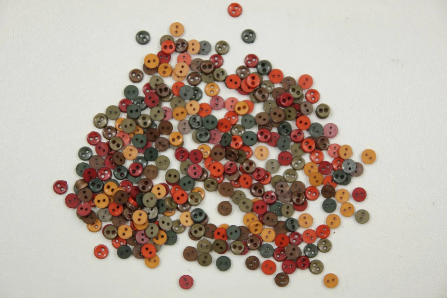 Mini knoopjes-multicolour-4mm-2 gaatjes-.