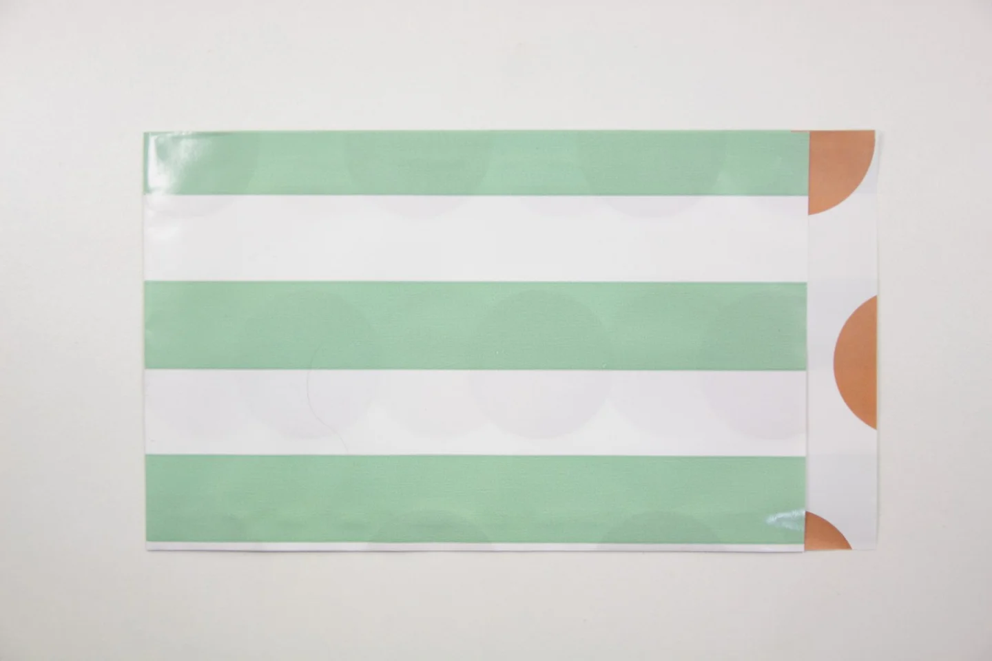 Zakje-papier-groen witte streep.